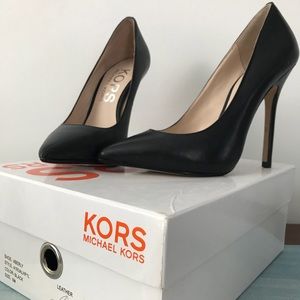 Michael Kors Black Pumps